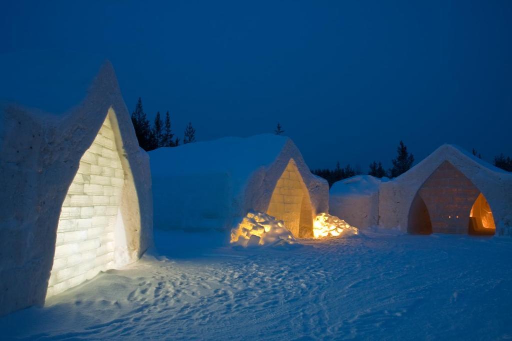 Arctic Snowhotel & Glass Igloos Sinetta