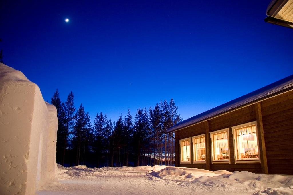 Arctic Snowhotel & Glass Igloos Hotel Sinetta